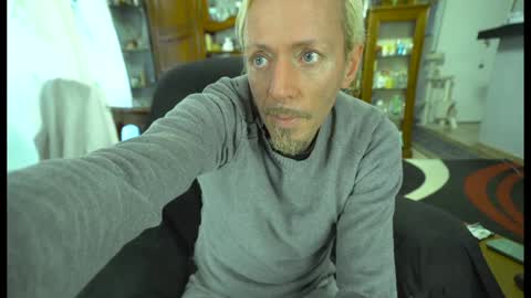 Snapshot of 00jeff31 chatting on 01.01.25 jeff online show from 01.01.25