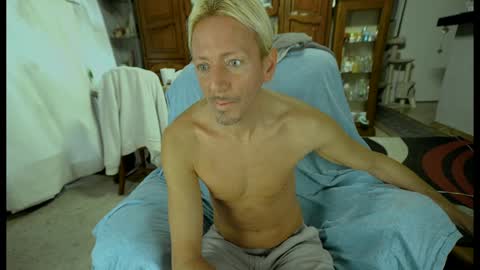 Snapshot of 00jeff31 chatting on 01.03.25 jeff online show from 01.03.25