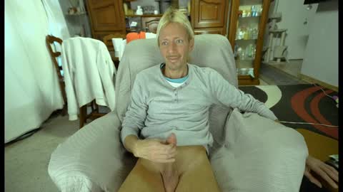 Snapshot of 00jeff31 chatting on 01.04.25 jeff online show from 01.04.25