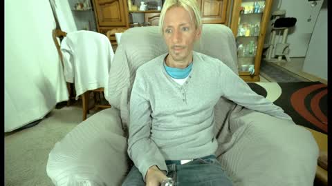 Snapshot of 00jeff31 chatting on 01.05.25 jeff online show from 01.05.25