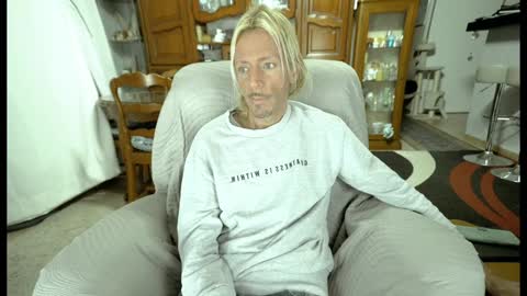 Snapshot of 00jeff31 chatting on 01.08.25 jeff online show from 01.08.25