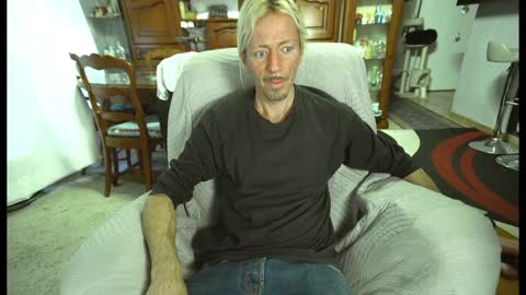 Snapshot of 00jeff31 chatting on 01.19.25 jeff online show from 01.19.25