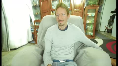 Snapshot of 00jeff31 chatting on 02.11.25 jeff online show from 02.11.25