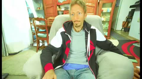 Snapshot of 00jeff31 chatting on 02.14.25 jeff online show from 02.14.25