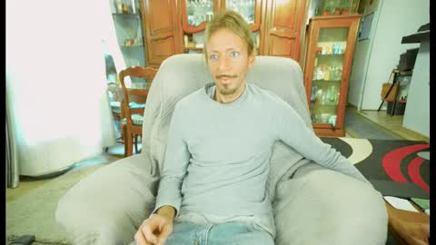 Snapshot of 00jeff31 chatting on 02.15.25 jeff online show from 02.15.25