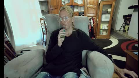 Snapshot of 00jeff31 chatting on 09.17.25 jeff online show from 09.17.25