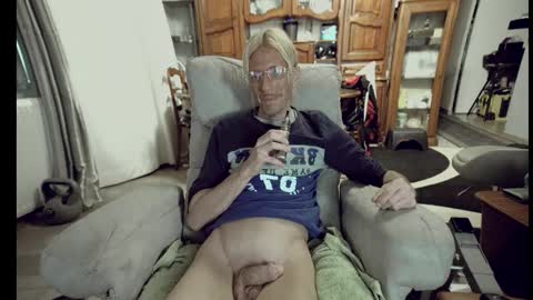 Snapshot of 00jeff31 chatting on 10.07.25 jeff online show from 10.07.25