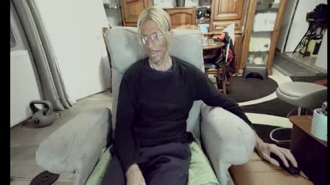 Snapshot of 00jeff31 chatting on 10.12.25 jeff online show from 10.12.25