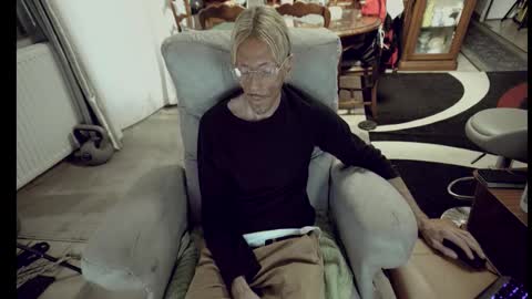 Snapshot of 00jeff31 chatting on 10.14.25 jeff online show from 10.14.25