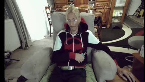 Snapshot of 00jeff31 chatting on 10.24.25 jeff online show from 10.24.25