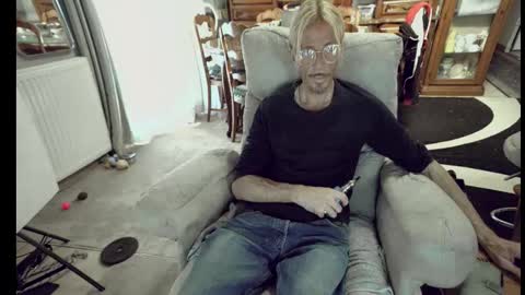 Snapshot of 00jeff31 chatting on 11.02.25 jeff online show from 11.02.25