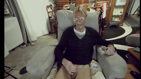 Snapshot of 00jeff31 chatting on 11.07.25 jeff online show from 11.07.25