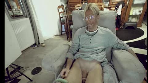 Snapshot of 00jeff31 chatting on 11.08.25 jeff online show from 11.08.25