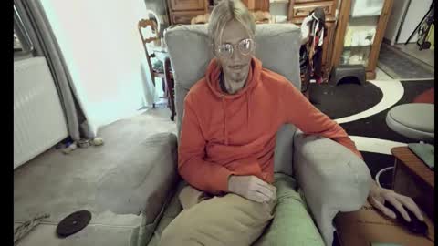 Snapshot of 00jeff31 chatting on 11.11.25 jeff online show from 11.11.25