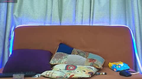 Snapshot of 01klhoe01 chatting on 11.11.25 Klhoe Carter 3 online show from 11.11.25