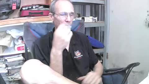 Snapshot of 04oldskool chatting on 12.04.24 04oldskool online show from 12.04.24