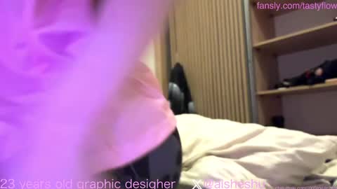 Snapshot of 1000and1nights_ chatting on 01.25.25 Aishe online show from 01.25.25