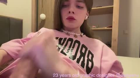 Snapshot of 1000and1nights_ chatting on 09.29.25 Aishe online show from 09.29.25