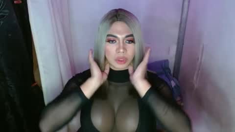 Snapshot of 11inchsinglecious chatting on 02.15.25 HUGECOCK online show from 02.15.25