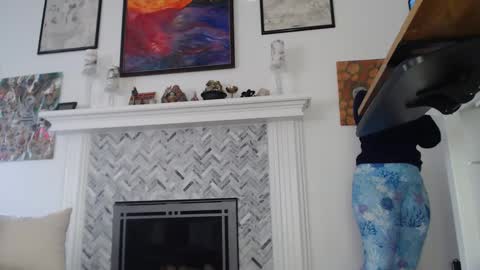Aurora Willows online show from 01.12.25