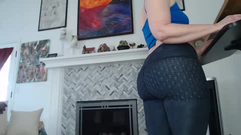 Aurora Willows online show from 01.14.25