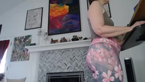 Aurora Willows online show from 01.15.25