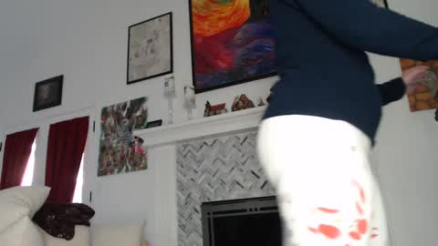 Aurora Willows online show from 01.19.25