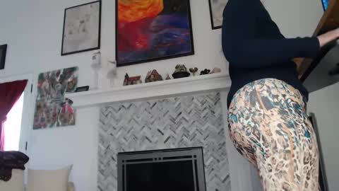 Aurora Willows online show from 01.20.25