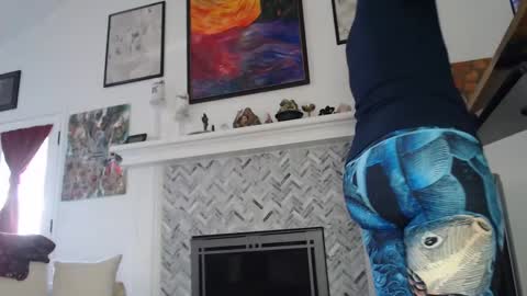 Aurora Willows online show from 01.21.25