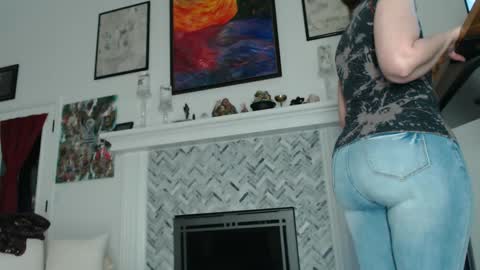 Aurora Willows online show from 01.22.25