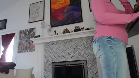 Aurora Willows online show from 01.22.25