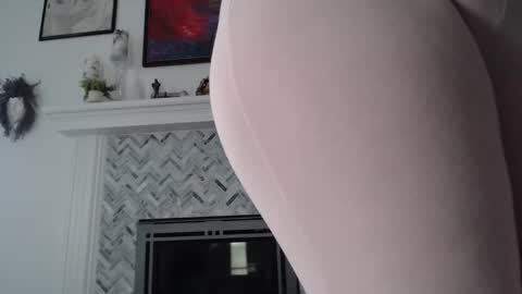 Aurora Willows online show from 02.19.26