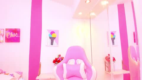 Snapshot of 15_scarlette chatting on 12.17.24 Scarlette online show from 12.17.24