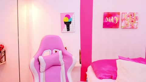 Snapshot of 15_scarlette chatting on 12.30.24 Scarlette online show from 12.30.24