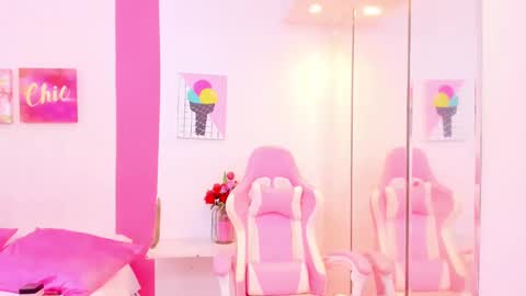 Snapshot of 15_scarlette chatting on 01.04.25 Scarlette online show from 01.04.25