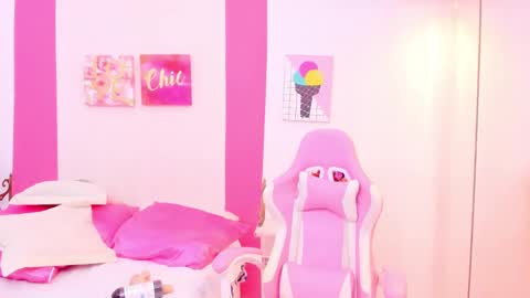 Snapshot of 15_scarlette chatting on 01.04.25 Scarlette online show from 01.04.25