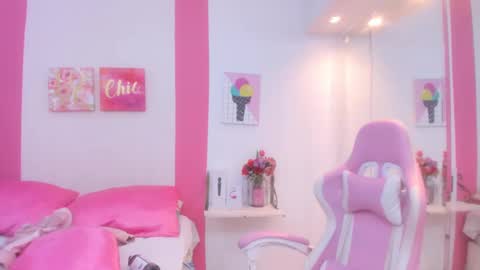 Snapshot of 15_scarlette chatting on 01.24.25 Scarlette online show from 01.24.25