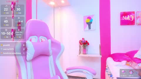 Snapshot of 15_scarlette chatting on 01.25.25 Scarlette online show from 01.25.25