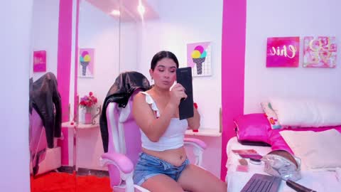 Snapshot of 15_scarlette chatting on 02.01.25 Scarlette online show from 02.01.25