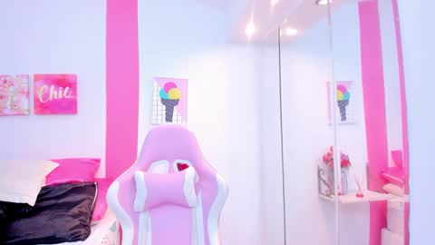 Snapshot of 15_scarlette chatting on 02.05.25 Scarlette online show from 02.05.25