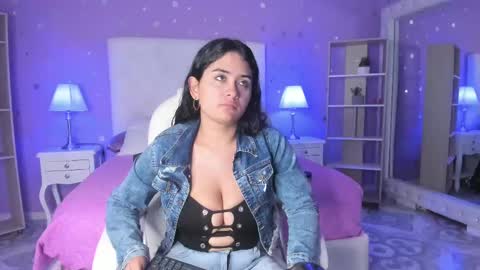 Snapshot of 15_scarlette chatting on 09.26.25 Scarlette online show from 09.26.25