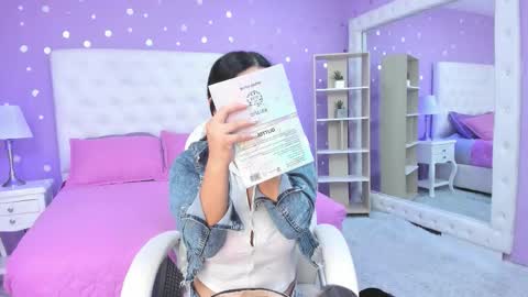 Snapshot of 15_scarlette chatting on 10.24.25 Scarlette online show from 10.24.25