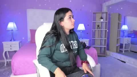 Snapshot of 15_scarlette chatting on 11.05.25 Scarlette online show from 11.05.25