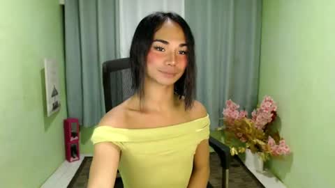 Snapshot of 18_nicole chatting on 01.19.25 barbie online show from 01.19.25