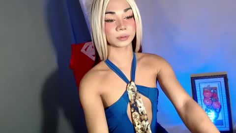 Snapshot of 18_nicole chatting on 07.12.26 barbie online show from 07.12.26