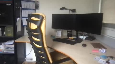 Snapshot of 18hereman chatting on 12.14.24 man 18 but cute online show from 12.14.24