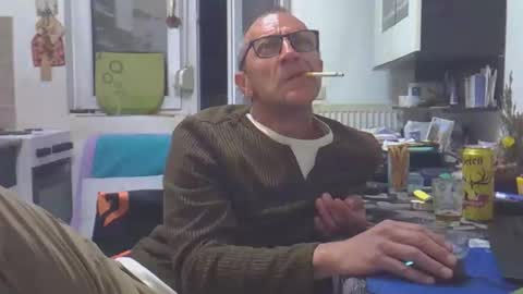 Snapshot of 1973man chatting on 04.23.26 1973man online show from 04.23.26