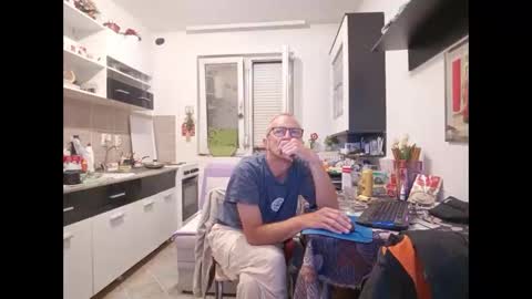 Snapshot of 1973man chatting on 06.08.26 1973man online show from 06.08.26