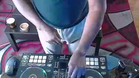 Snapshot of 19ericb68 chatting on 10.12.25 Mr. E the BBC online show from 10.12.25