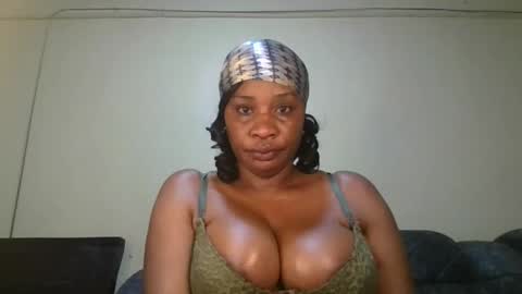 Snapshot of 1_sexylove chatting on 10.18.25 1_sexylove online show from 10.18.25